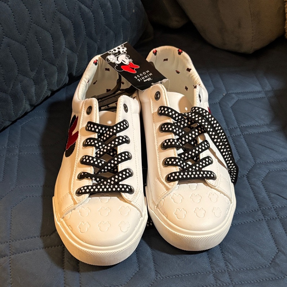 White Minnie Mouse Embossed Women's Sneakers with Red Accent